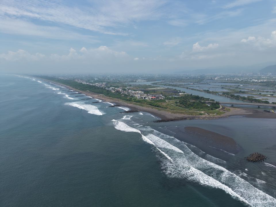 Surf along the shoreline
